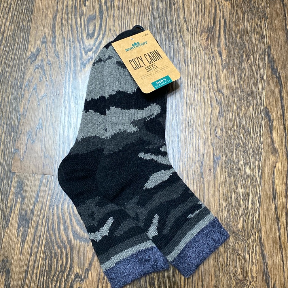 NWT Northeast Cozy Cabin Socks Camo